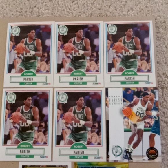 Lot of 26 Robert Parish Boston Celtics basketball cards - Picture 3 of 13